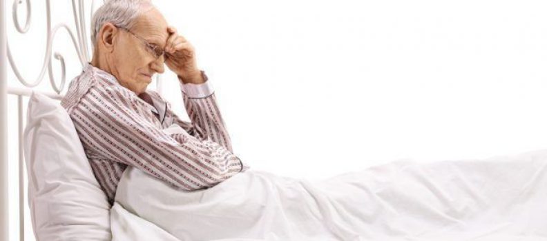 اختلالات خواب در سالمندان، علل و درمان آن