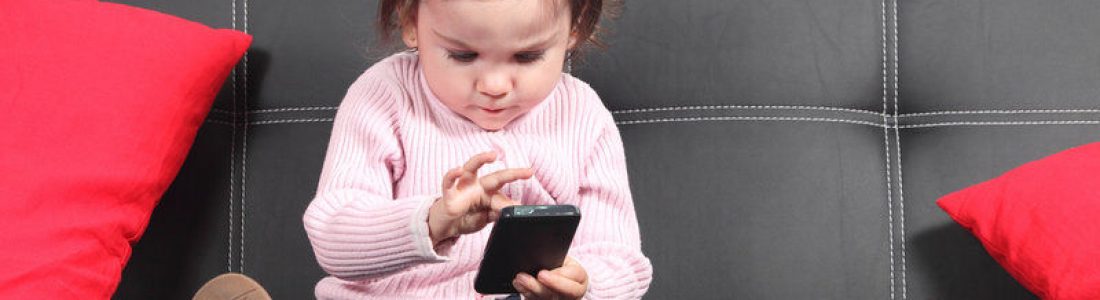 ﻿ بچه ها از چه سنی می توانند گوشی هوشمند بگیرند و چقدر از آن استفاده کنند؟